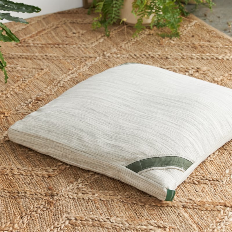 AVO_Square_Yoga_Meditation_Pillow_0555_800w